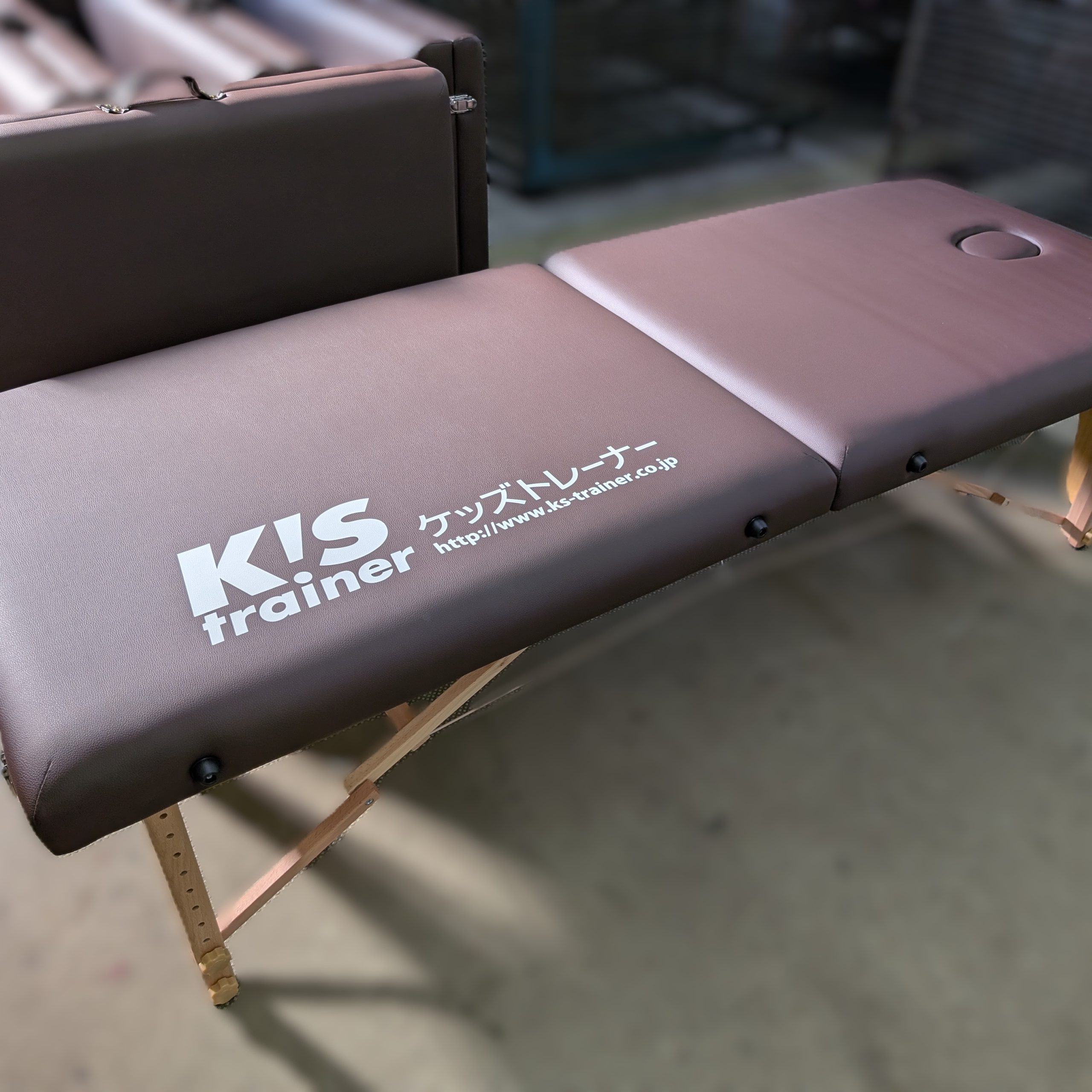 (株)ケッズトレーナー様_シルク印刷折りたたみベッド事例_アイキャッチ