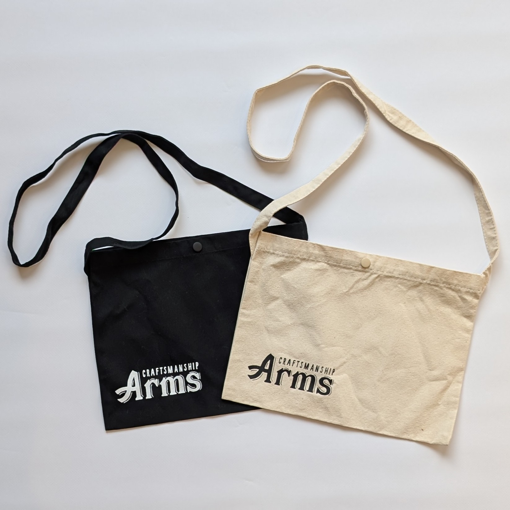 グランド印刷サコッシュ_シルク印刷事例_アイキャッチ