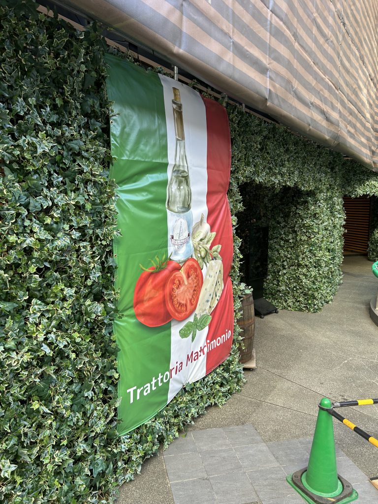 イタリアン飲食店_タペストリー製作事例