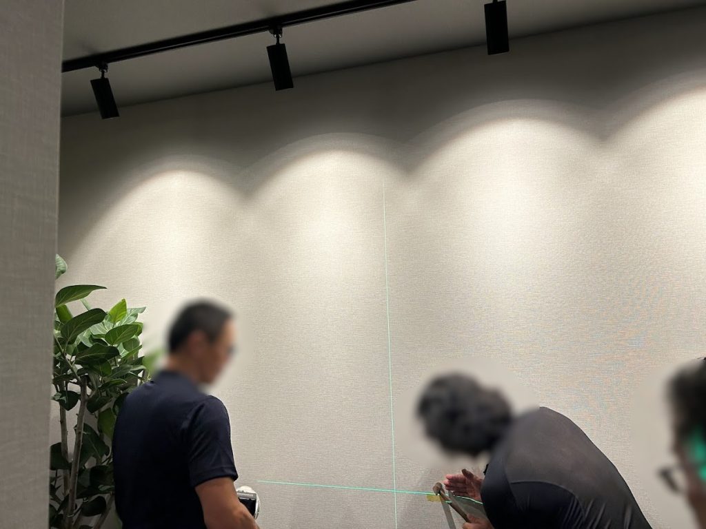 西武ハウス(株)様透明アクリルパネル製作・施工事例_位置決め