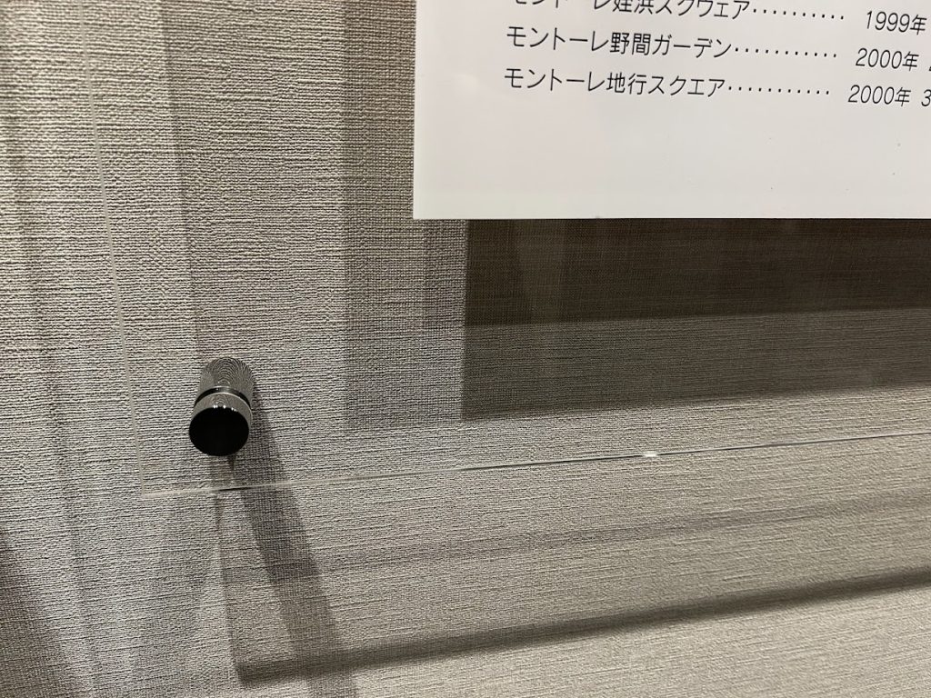 西武ハウス(株)様透明アクリルパネル製作・施工事例_化粧ビス留め