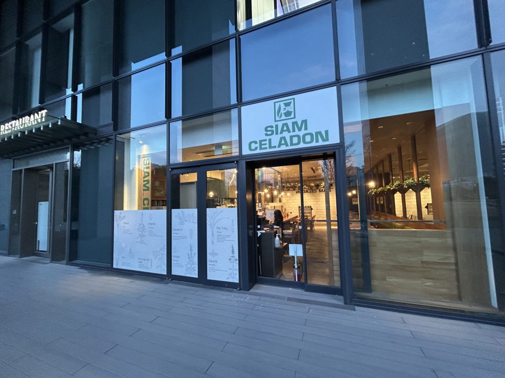 (株)新宮旅人事務所様_ウィンドウシート 施工・製作事例