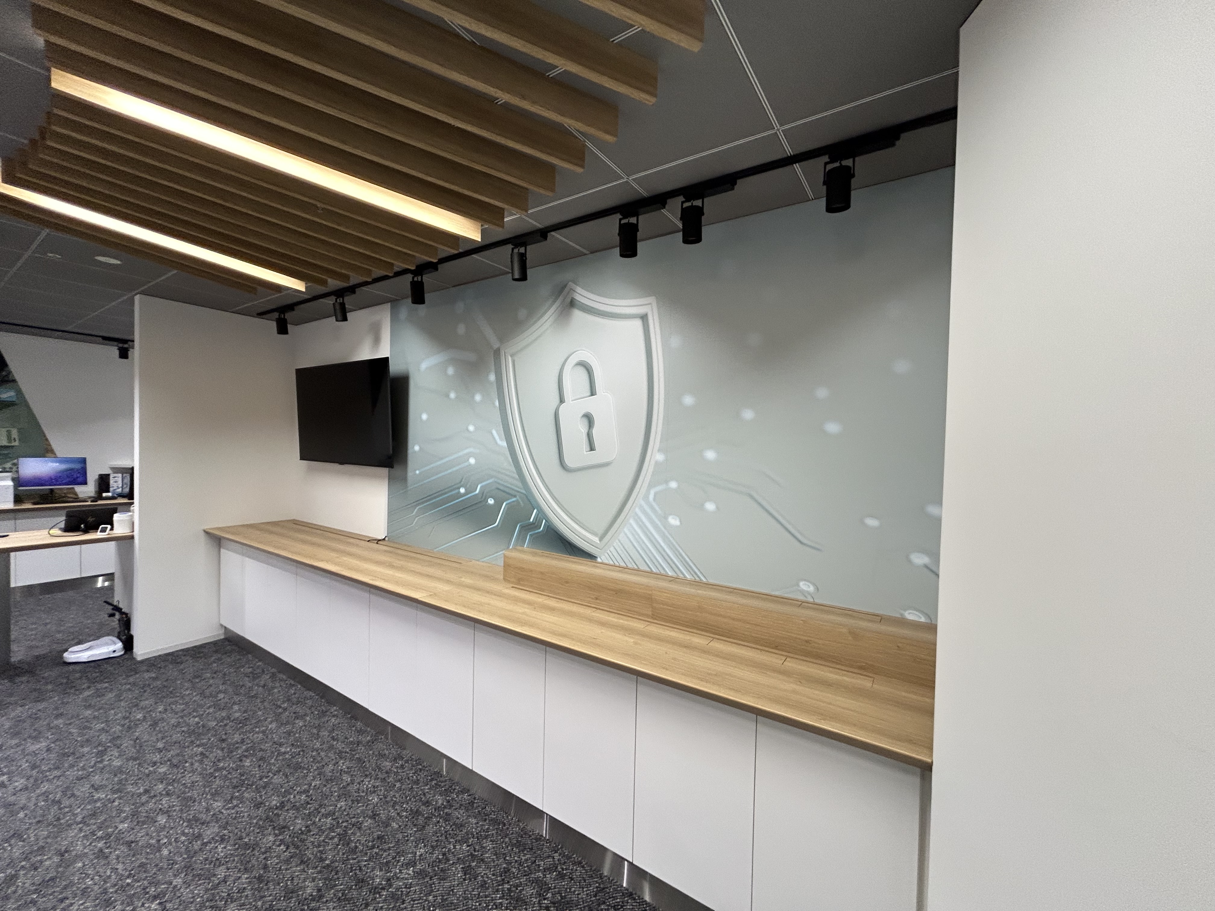 (株)日本HP様のオフィス_ショールーム壁施工後