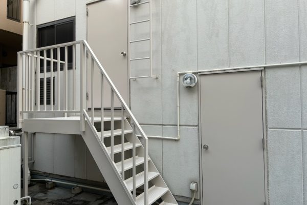 タラップの補強工事・錆び止め塗装 施工事例（東京都）