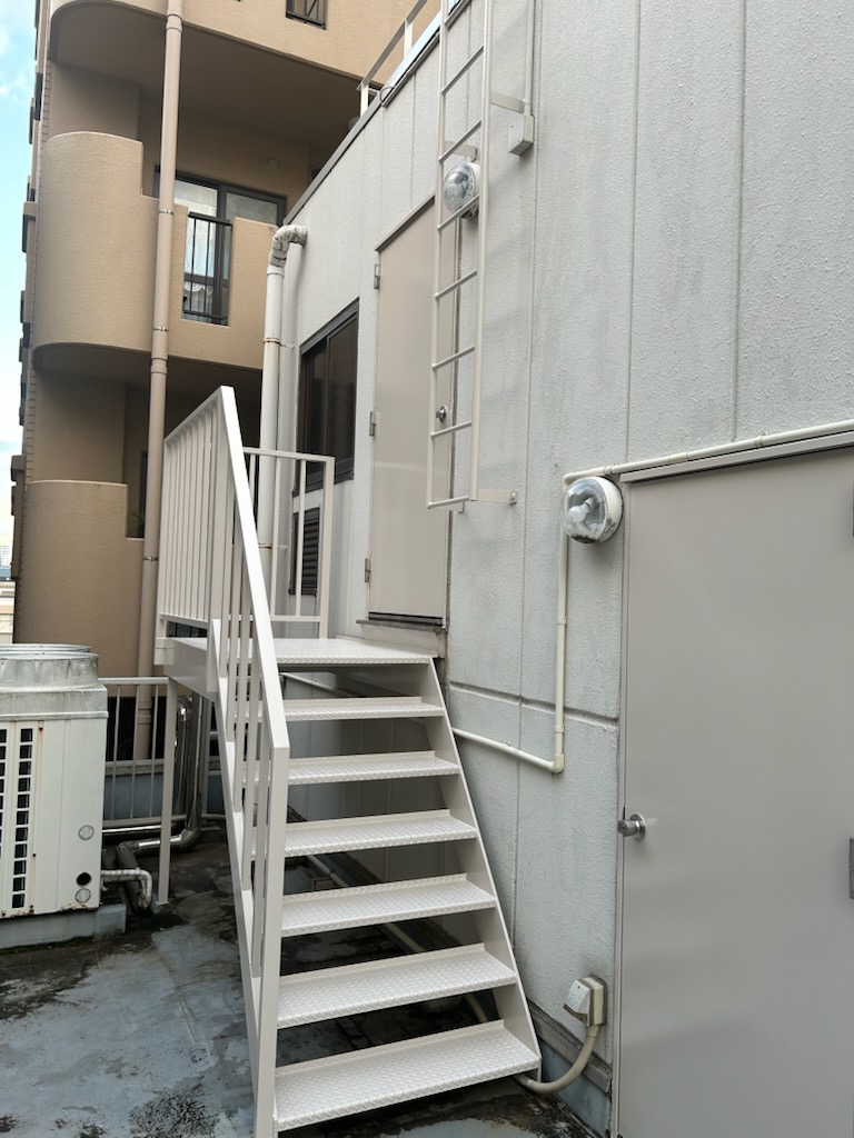 階段錆取り塗装後